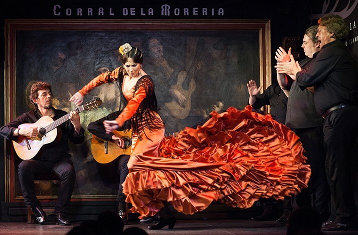 Genießen Sie ein köstliches Essen mit den passenden Weinen bei einer Flamenco-Show im Corral de la Morería
