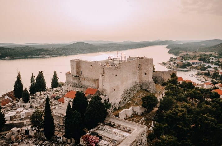Entdecken Sie die ältesten mittelalterlichen Festungen von Šibenik bei einer privaten Führung